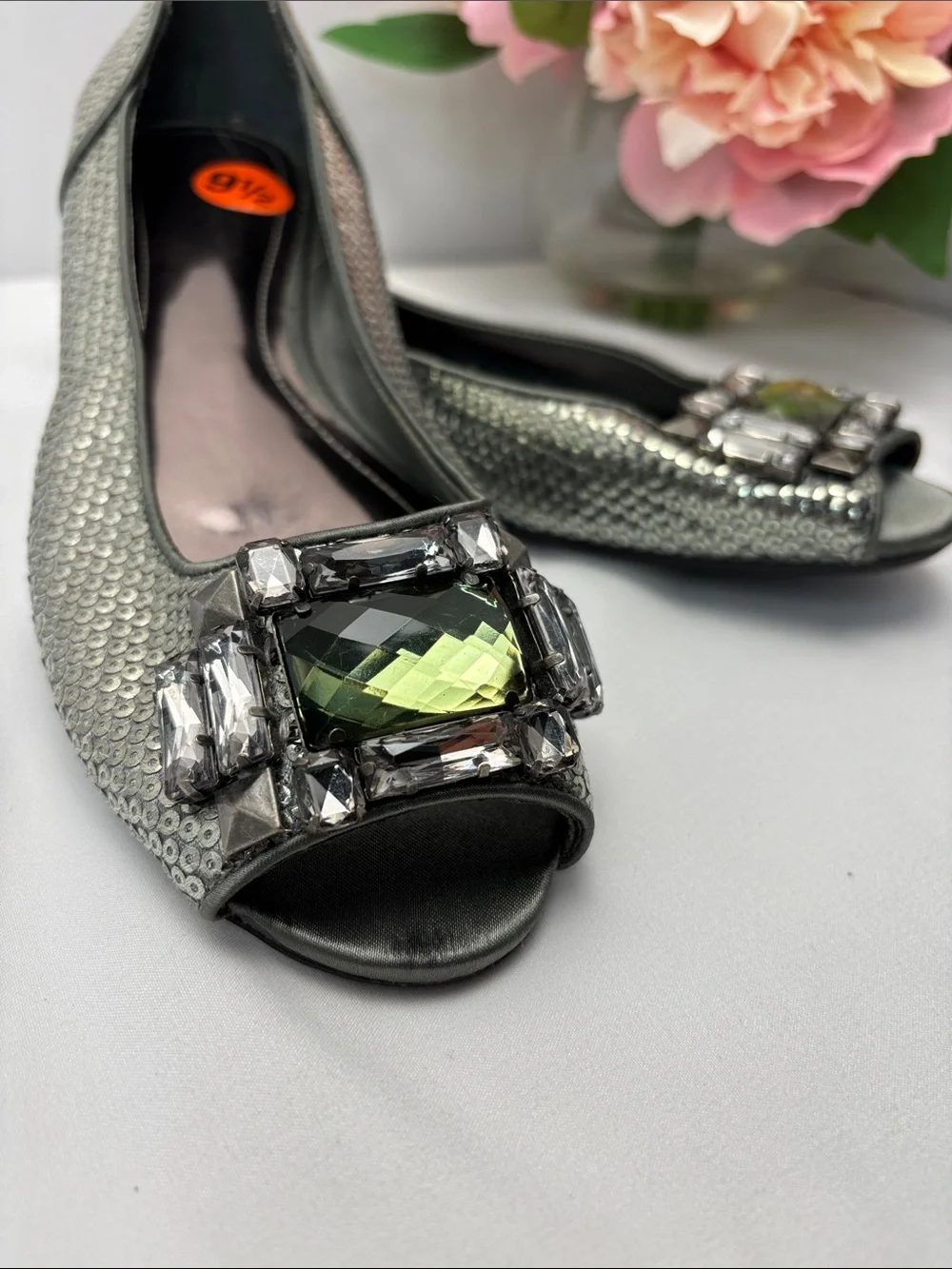 Kenneth‎ Cole Womens 9.5 Silver Peep-Toe Flats with Green Gem Accent #443